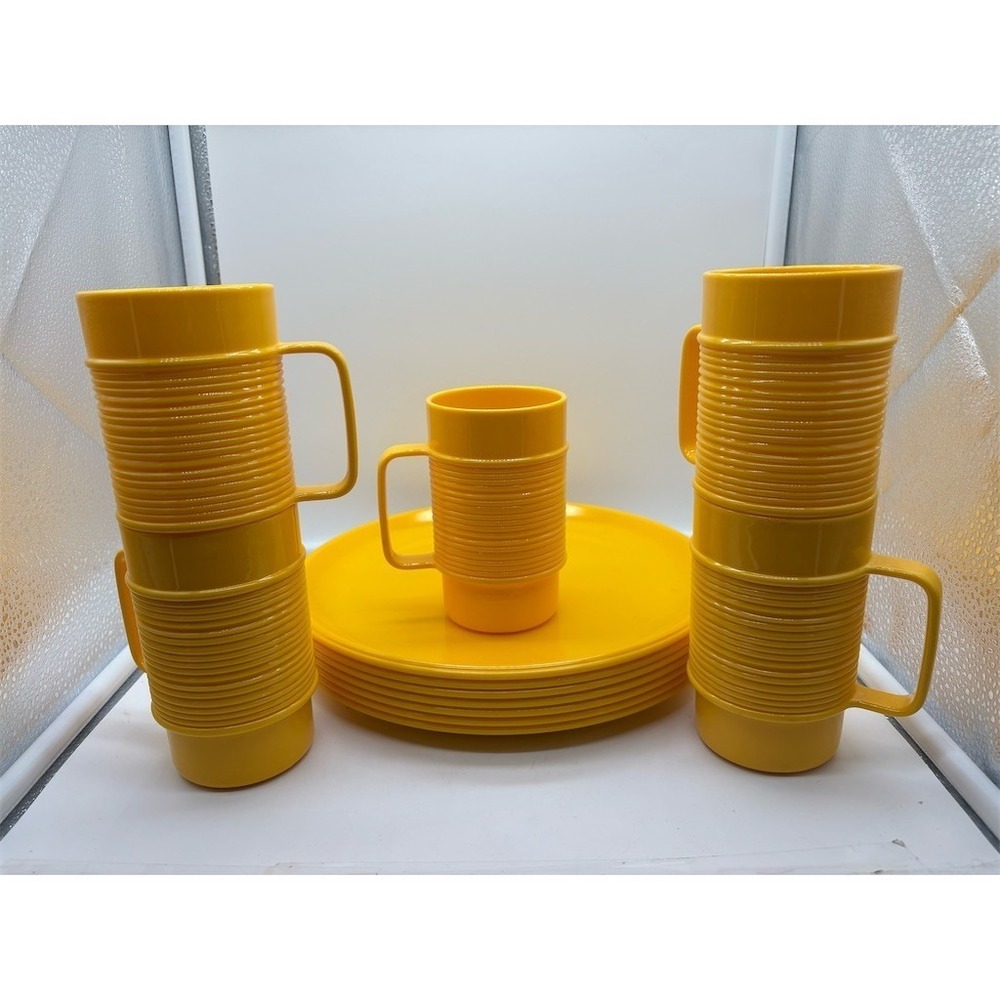 Vintage Rubbermaid Yellow Dinnerware Lot 12 Plates & Handled Cups Mugs